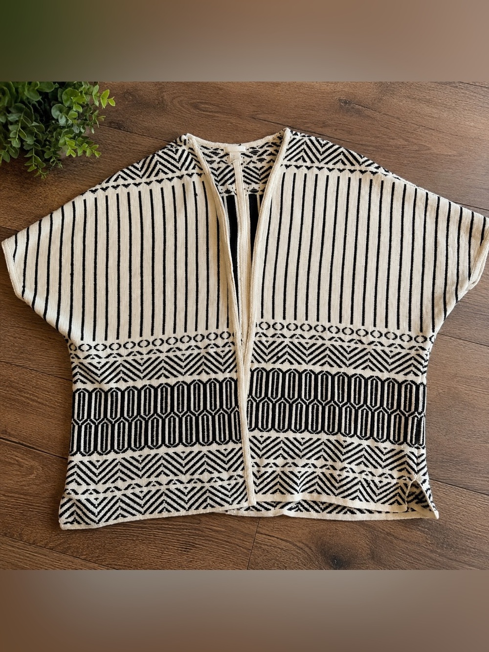 H&M Cream Black Geometric Knit Oversized Cardigan Poncho XS/S